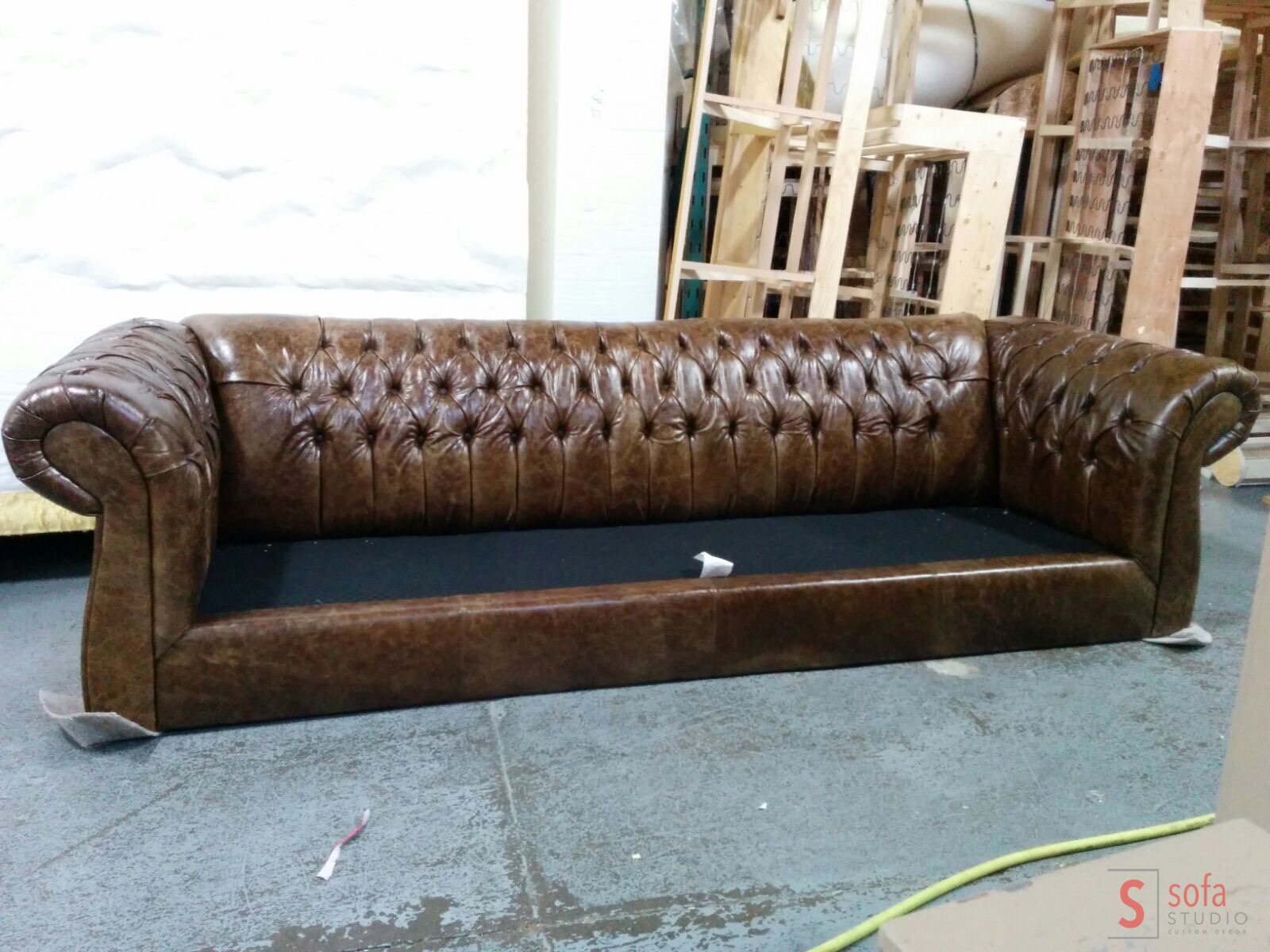 Chesterfield Sofa Studio   7CBBEA34 85EC 4391 822C A9C14A9B1693 